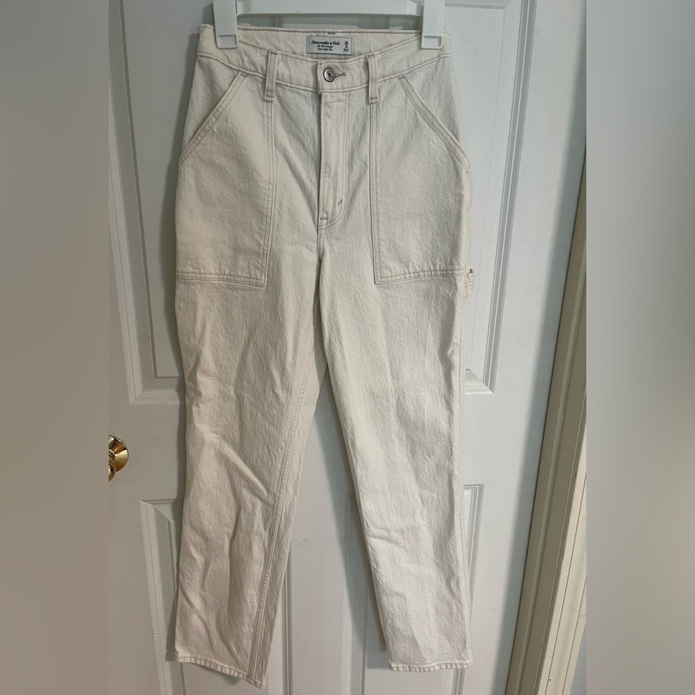 Abercrombie - Curve Love The 90’s Straight Jean Ultra High Rise